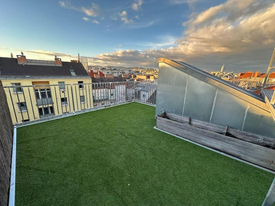 Scenic Rooftop Flat With Terrace Viena Exterior foto